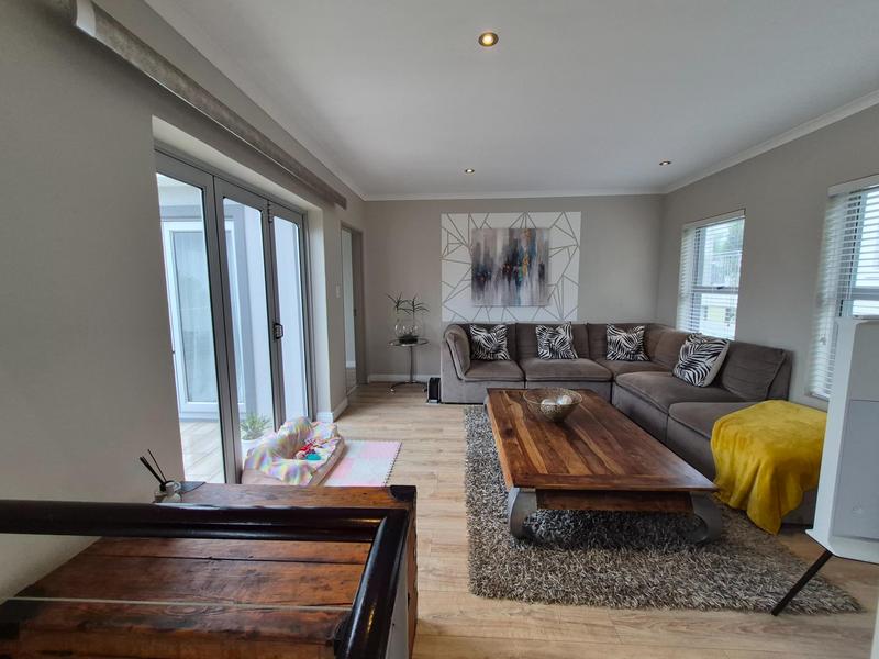 To Let 4 Bedroom Property for Rent in Oude Westhof Western Cape